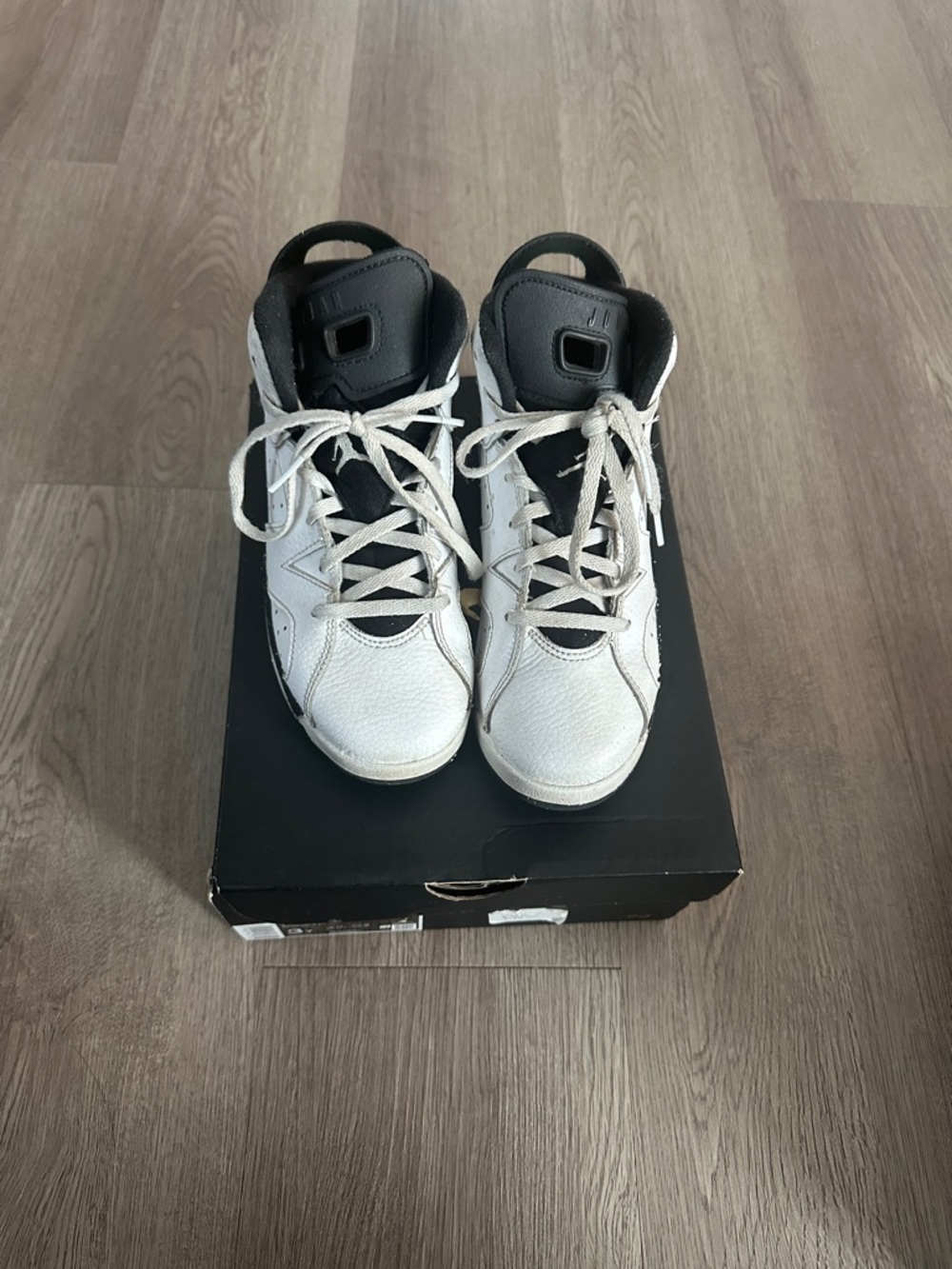 Kids Jordan 6 Retro Sneakers